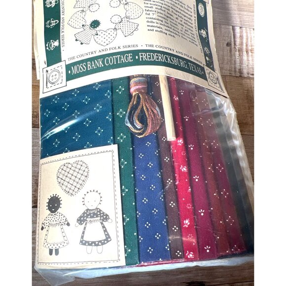 A Country Folk Dolls Wreath Hand-Sewing Kit With Fabric Embroidery Floss & Instr - Picture 2 of 5